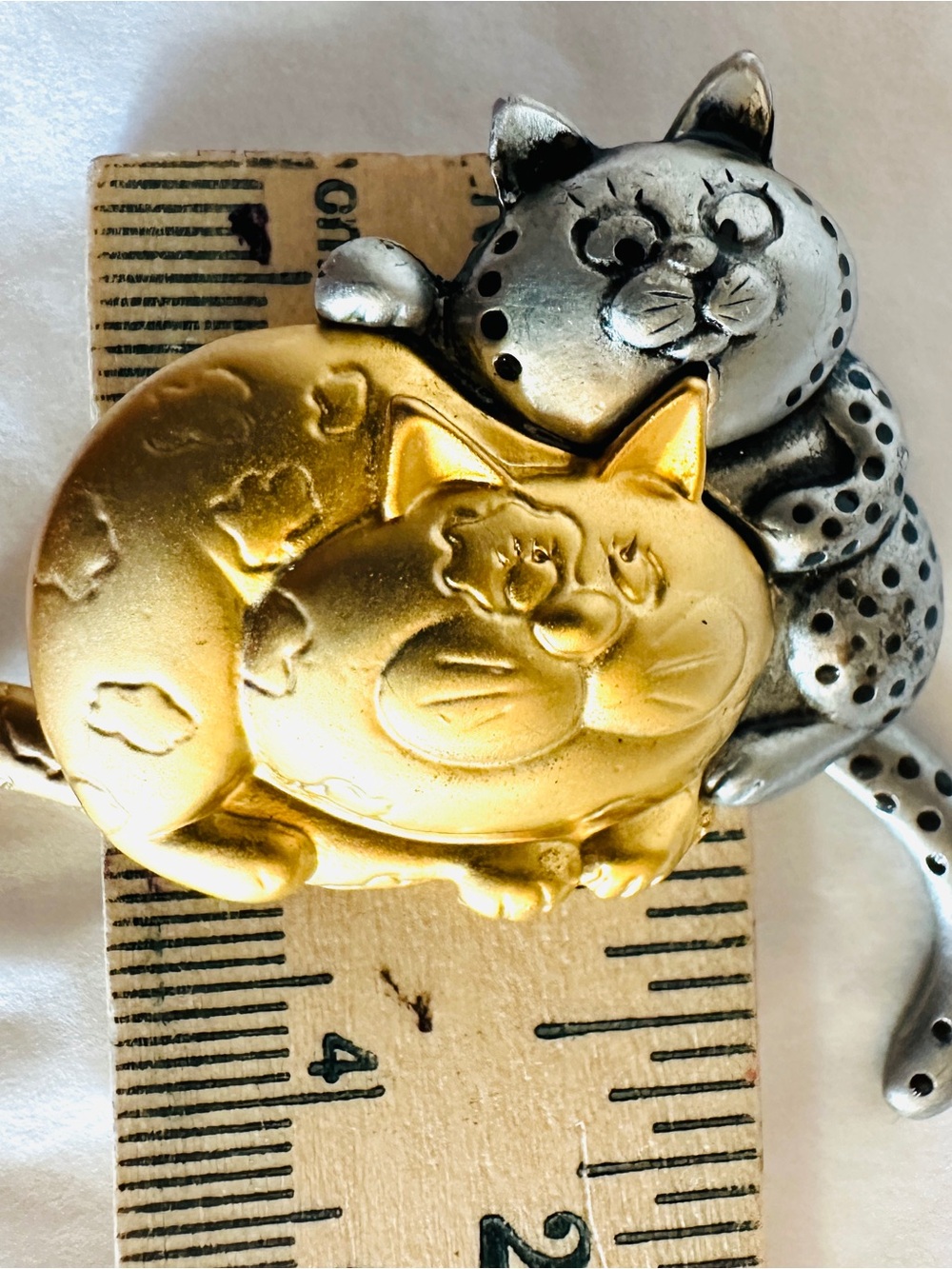 VTG Danecraft Cats Dangling Tails Brooch Pin Signed Pewter Gold Tone Love - Picture 7 of 8